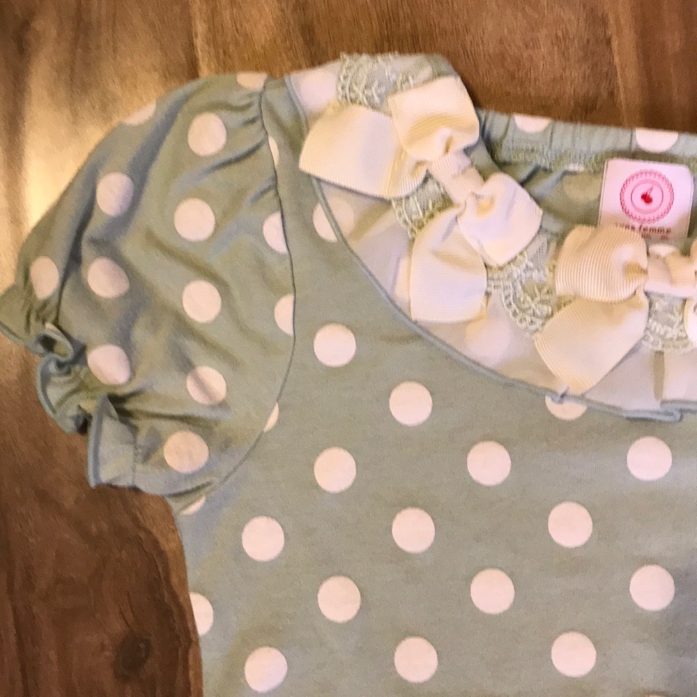 Sweet, light green, polka dot Girls 5T-6T blouse.